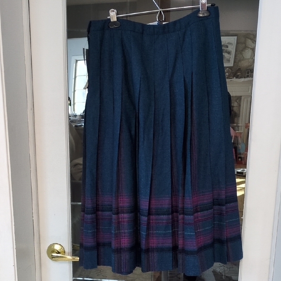 Pendleton Women's A-Line Skirt in Blue and Purple Plaid - Picture 4 of 4